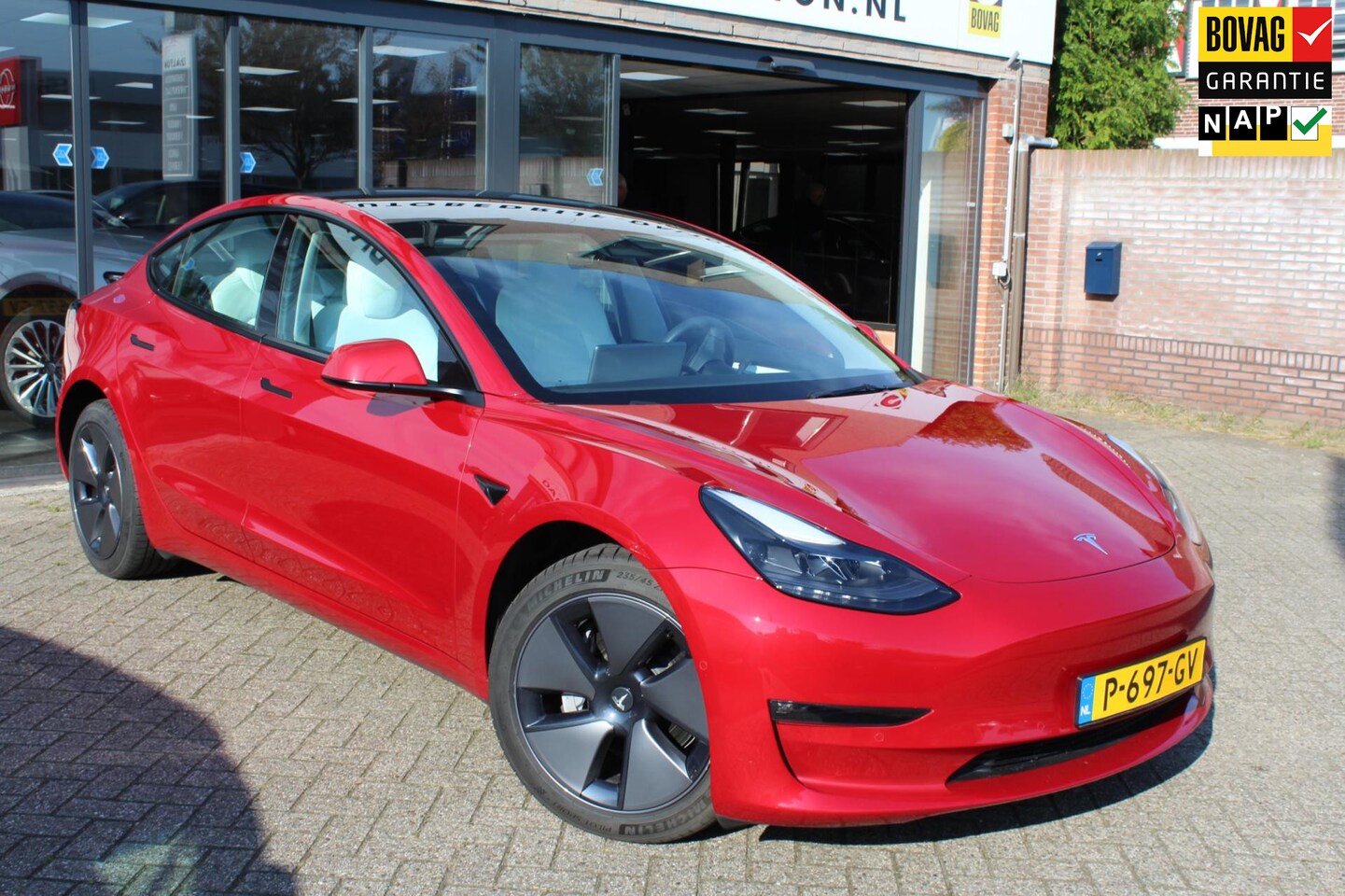 Tesla Model 3 - Long Range RWD Long Range AWD 75 kWh SOH 94.6 % / WIT LEER / UPGRADE / PANODAK / INCL. BTW / 1e EIG - AutoWereld.nl