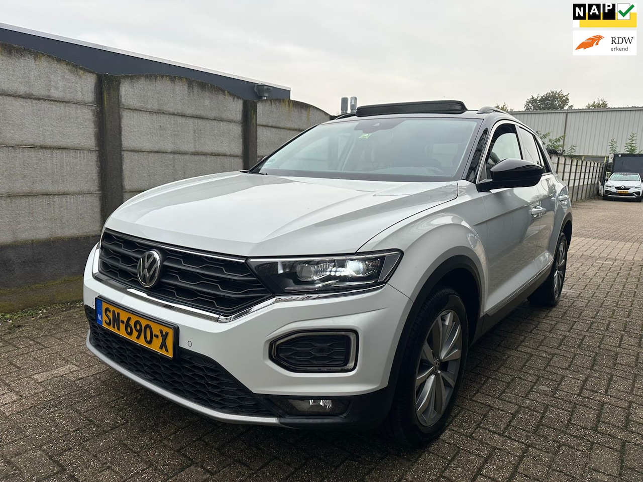Volkswagen T-Roc - 1.0 TSI Style PANO/ DIGI DASH/ NAVI/ CRUISE! - AutoWereld.nl