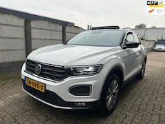 Volkswagen T-Roc - 1.0 TSI Style PANO/ DIGI DASH/ NAVI/ CRUISE