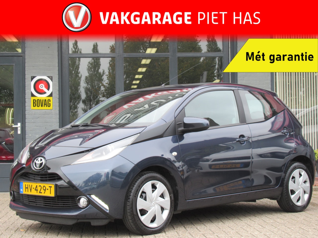 Toyota Aygo - 1.0 VVT-i x-play | Airco | Bluetooth | Parkeercamera | Incl. Garantie | LED Dagrijverlicht - AutoWereld.nl