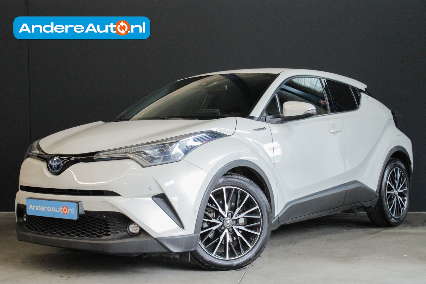 Toyota C-HR - 1.8 Hybrid Premium |NL auto|leder|Apple/Android|BLIS|LED|stoel/stuurverwarming| - AutoWereld.nl