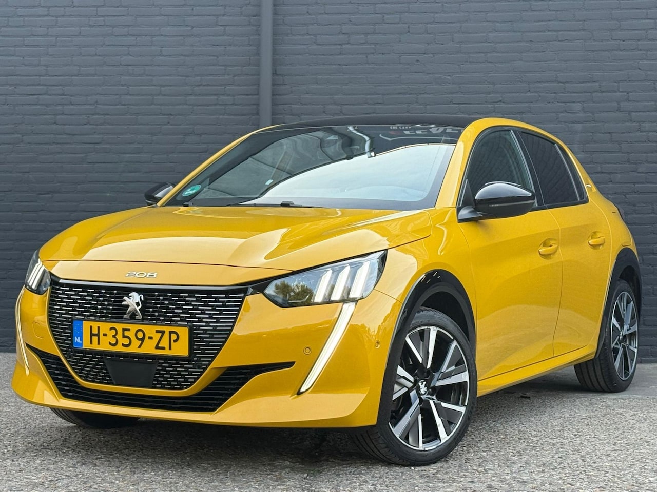 Peugeot 208 - 1.2 PureTech GT-Line | 1STE EIGENAAR | PANO | CARPLAY | CAMERA | NWE APK - AutoWereld.nl