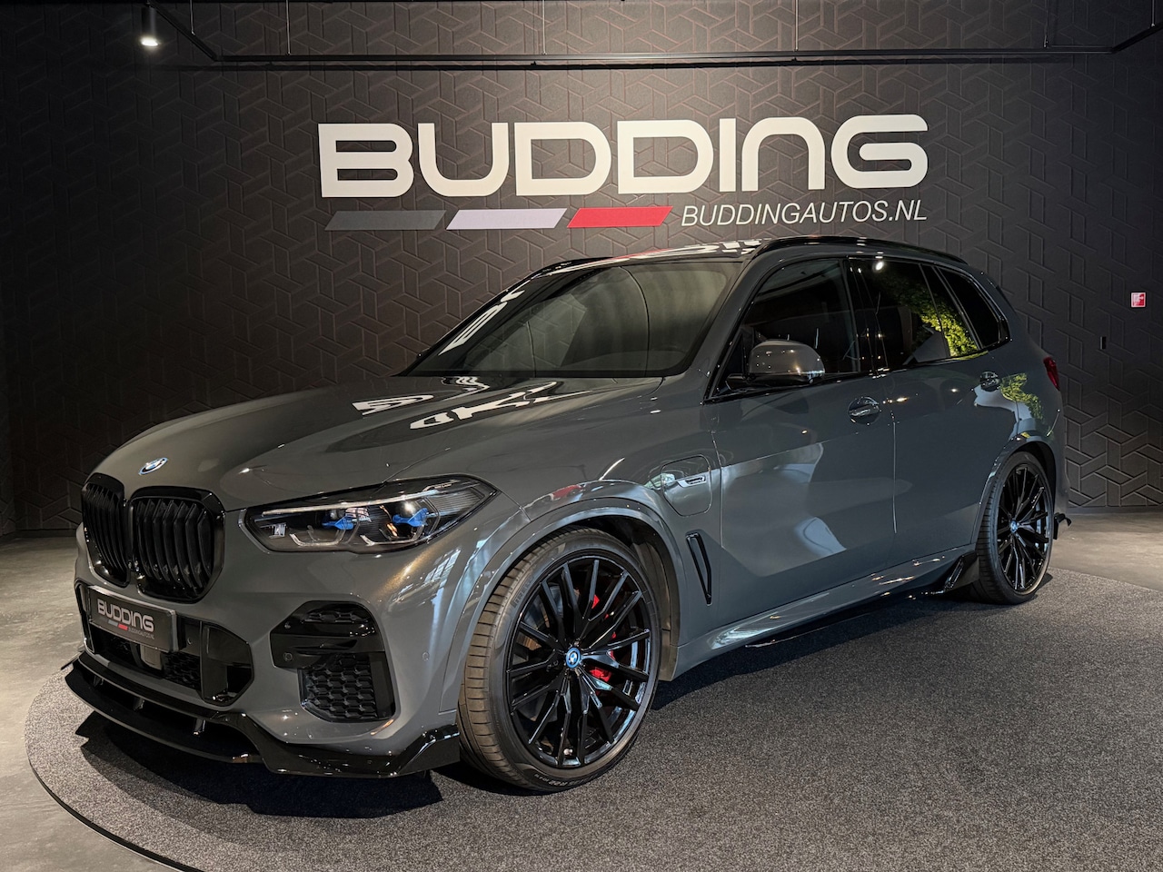 BMW X5 - xDrive45e High Executive | M-performance | Dravitgrau | Pano | Trekhaak - AutoWereld.nl