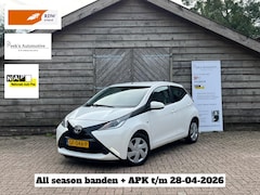Toyota Aygo - 1.0 VVT-i x-play Airco | Camera | Elektrische ramen | Dealeronderhouden | APK t/m 28-04-20