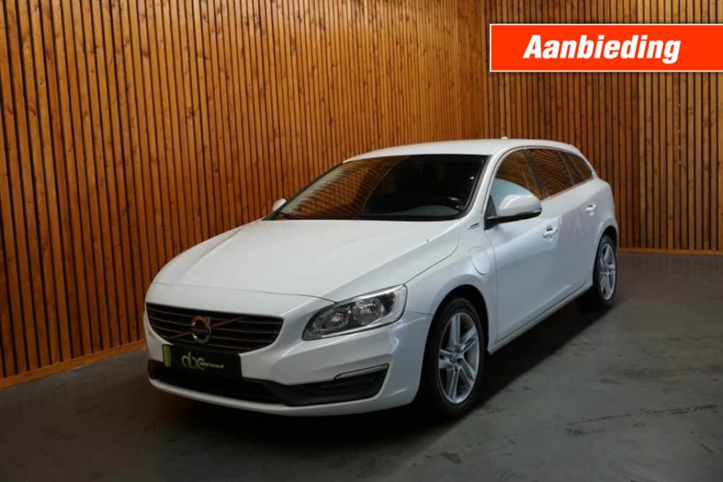Volvo V60 - 2.4 D5 TWIN ENGINE AUTOMAAT NAVI CLIMA - AutoWereld.nl