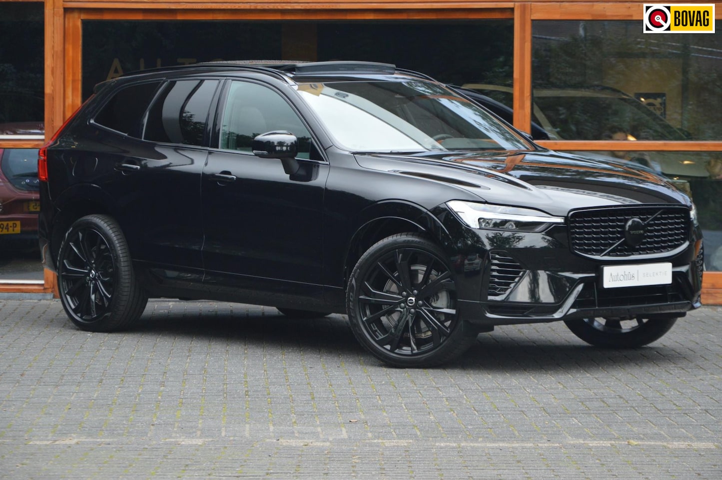 Volvo XC60 - T6 Hybrid AWD Black Edition | Panoramadak | Pilot-assist | Stoel + Stuur Verwarmd | Camera - AutoWereld.nl