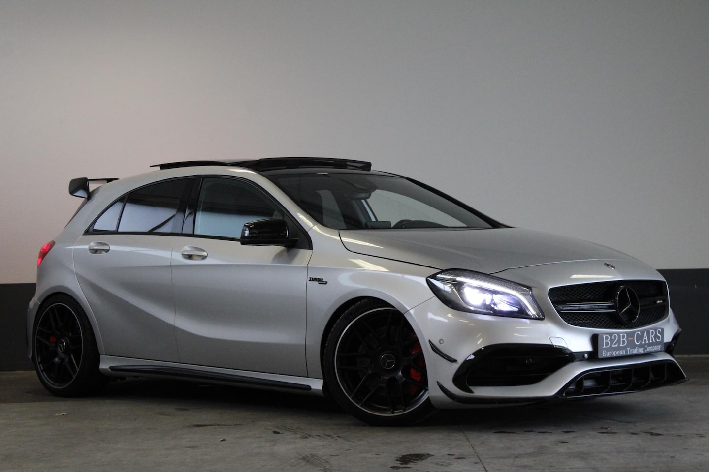 Mercedes-Benz A-klasse - AMG 45 4MATIC Panoramadak - LED - Harman Kardon - AutoWereld.nl
