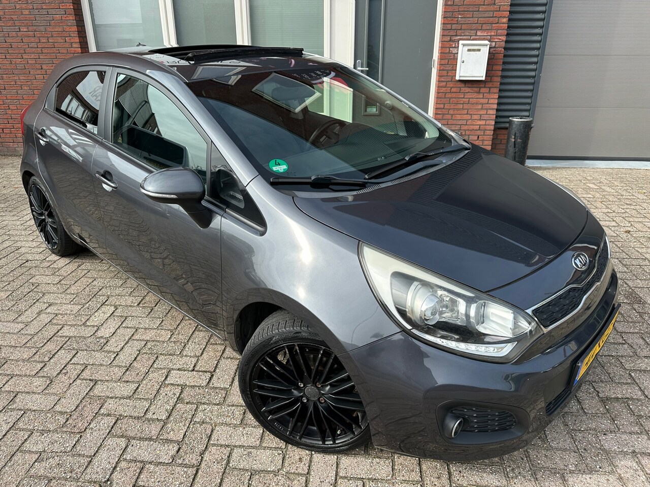Kia Rio - 1.2 CVVT Super Pack / Schuifdak / Camera / Navi / PDC - AutoWereld.nl