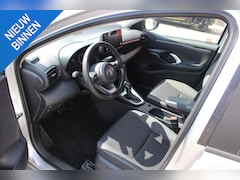 Toyota Yaris - 1.5 Hybrid Business Plus STOELVERW BLIND-SPOT PARK-SENSOREN AD-CRUISE 16"LMV CAMERA APPLE/