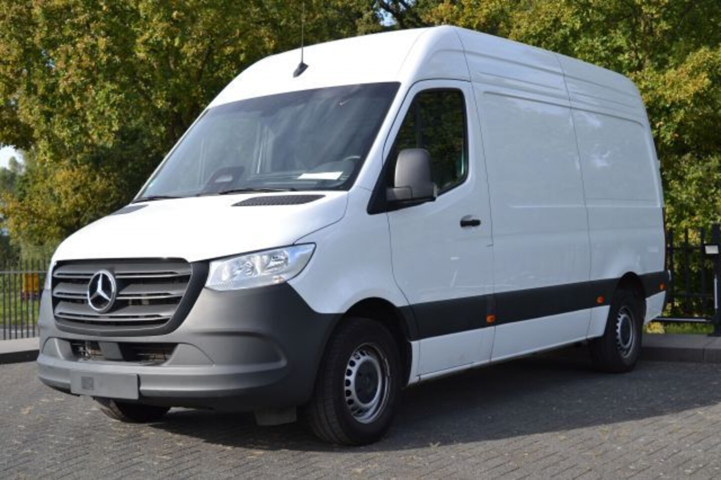 Mercedes-Benz Sprinter - 317 CDI L2H2 | PRO | Cruise | Camera | Navi | App | 3.5t AHK voorb. - AutoWereld.nl
