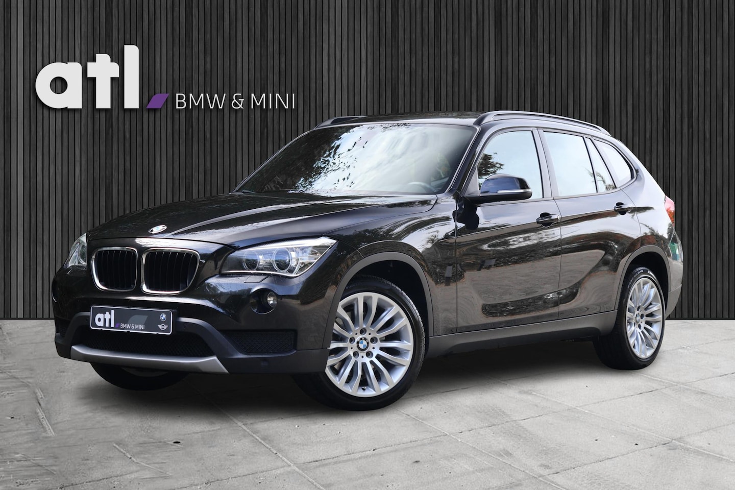 BMW X1 - sDrive20i Executive Aut | Xenon | Navi | Pano | Clima | Cruise | Afn trekhaak | Stoelverwa - AutoWereld.nl