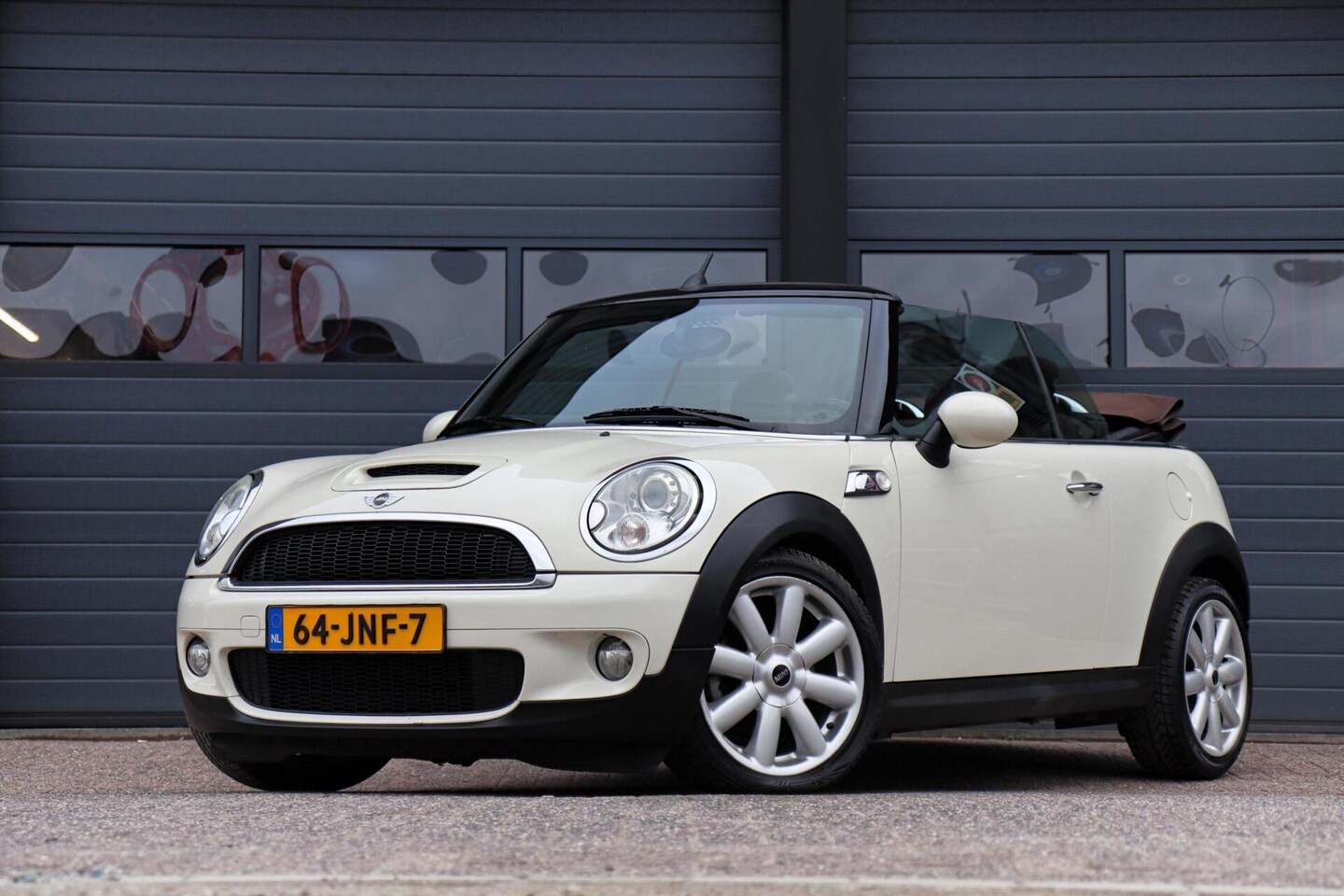 MINI Cabrio - 1.6 Cooper S Chili /XENON/NL-AUTO/ZEER NETJES ONDERHOUDEN! - AutoWereld.nl