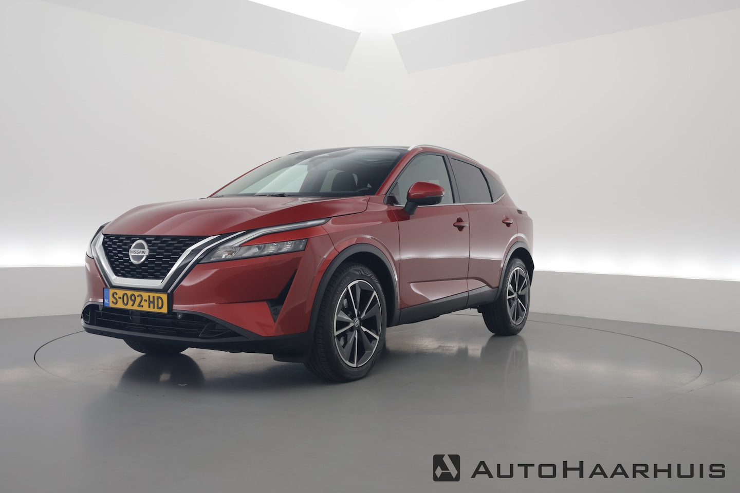 Nissan Qashqai - 1.3 MHEV Xtronic Business Premium | Trekhaak | Pano | 360cam | CarPlay | Keyless | Adapt. - AutoWereld.nl