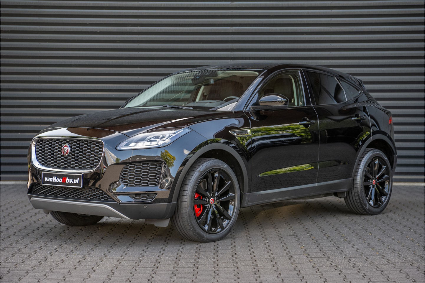 Jaguar E-Pace - 2.0 P200 AWD 20'' - Head-up - Black - AutoWereld.nl