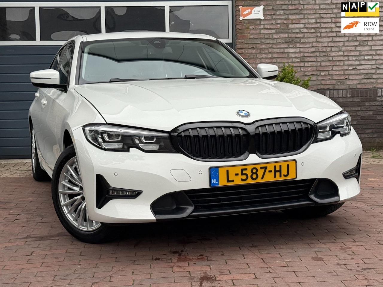 BMW 3-serie - 318i High Executive Automaat - AutoWereld.nl
