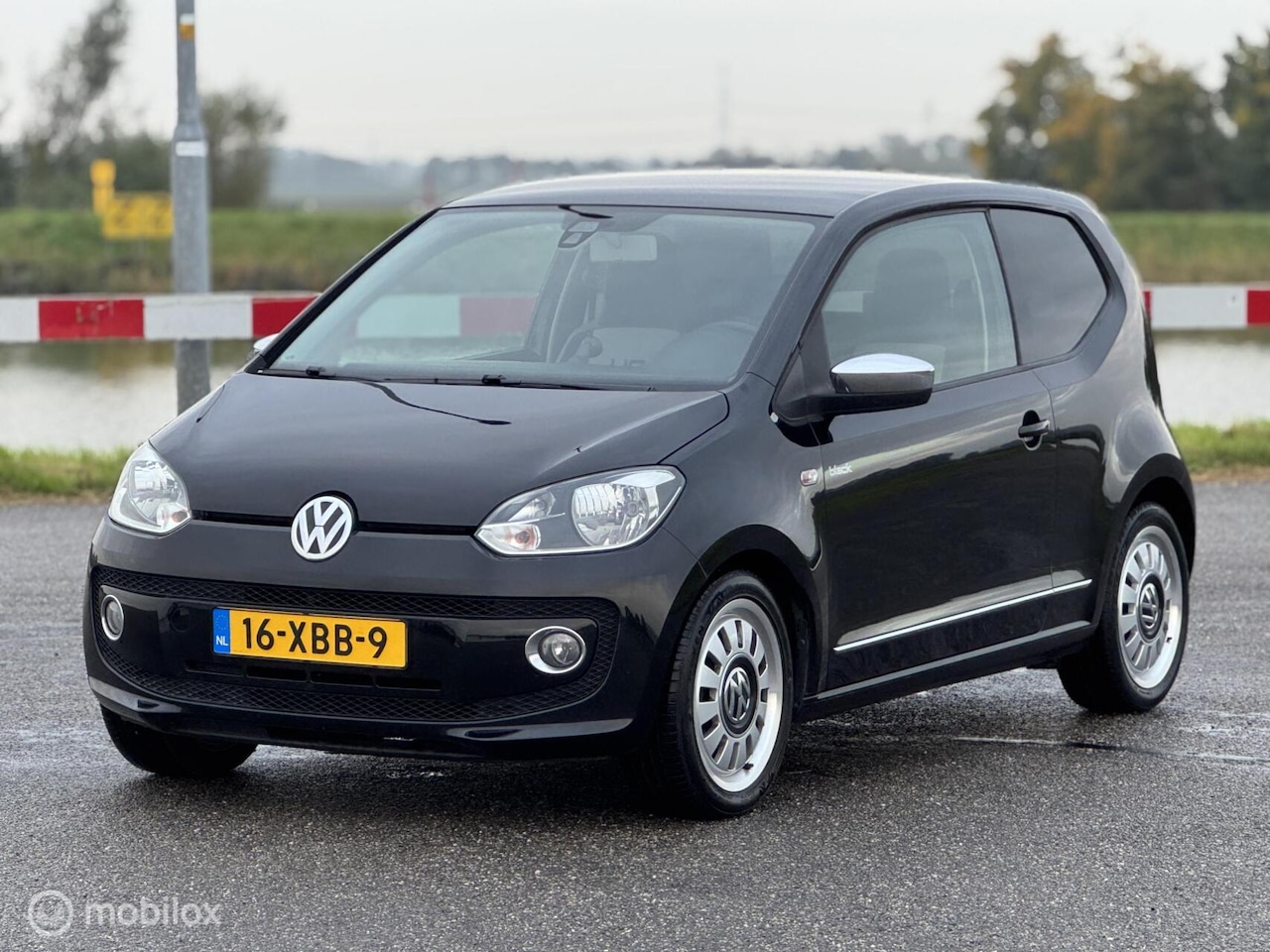 Volkswagen Up! - 1.0 Black high up! BlueMotion - AutoWereld.nl