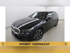 BMW 5-serie Touring - 520i|M-sport|E-trekhaak|HUD|H&K|Garantie