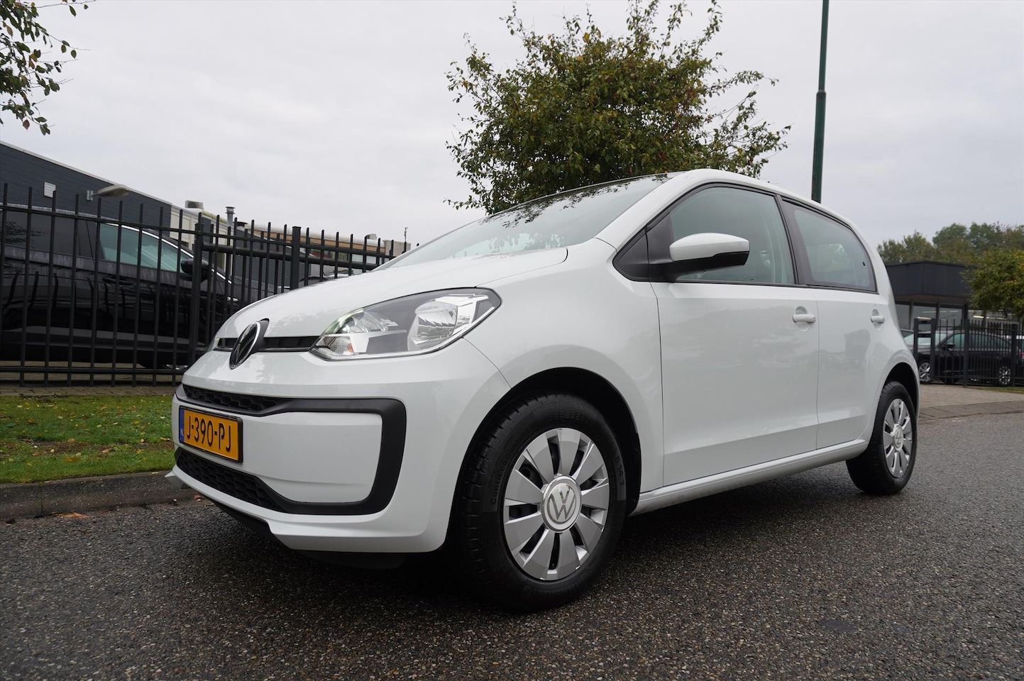 Volkswagen Up! - 1.0 60PK Up! Executive Parkeercamera Climatronic - AutoWereld.nl