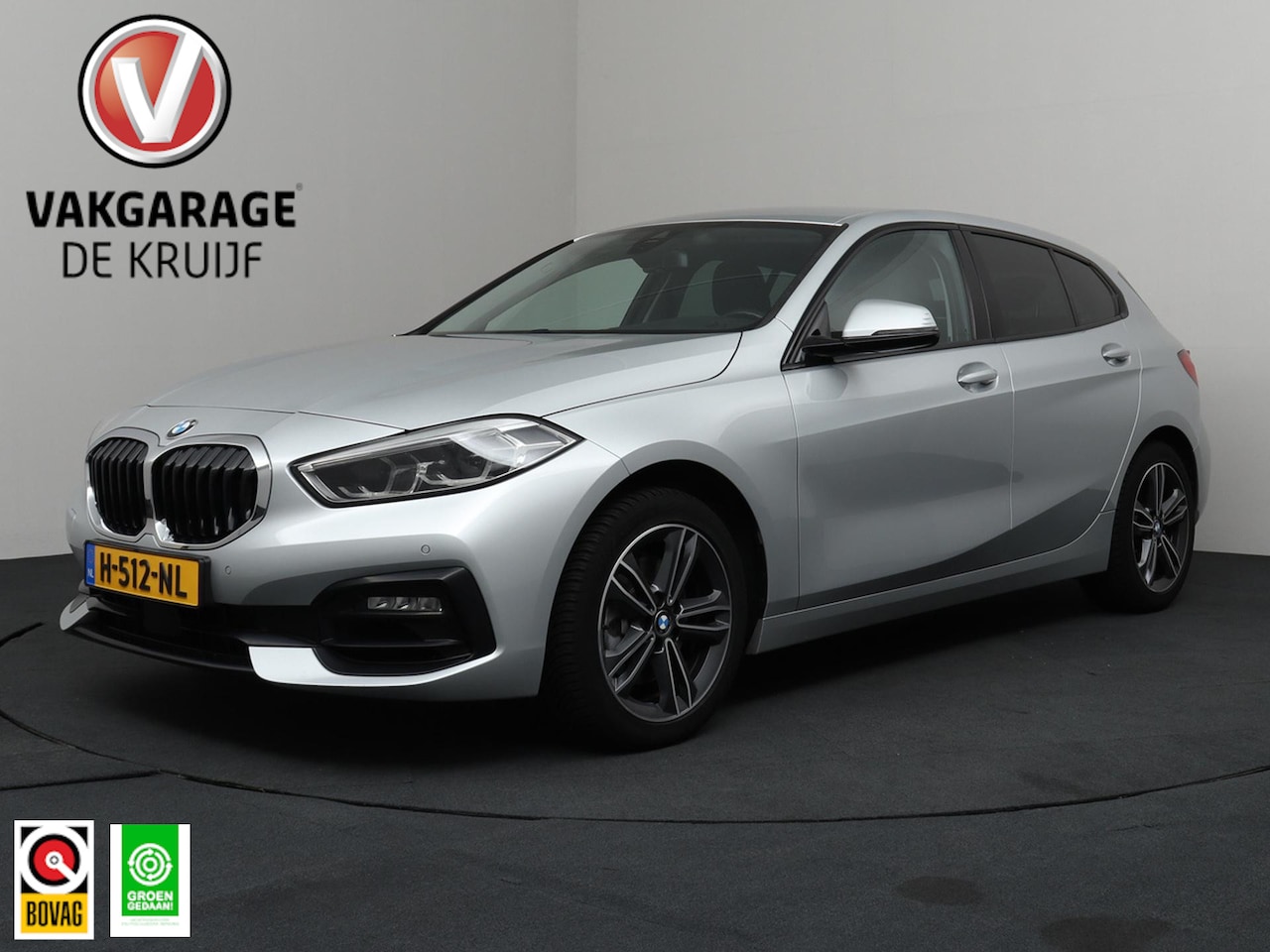 BMW 1-serie - 118i Executive Edition | Navigatie | Trekhaak | Sportstoelen! - AutoWereld.nl