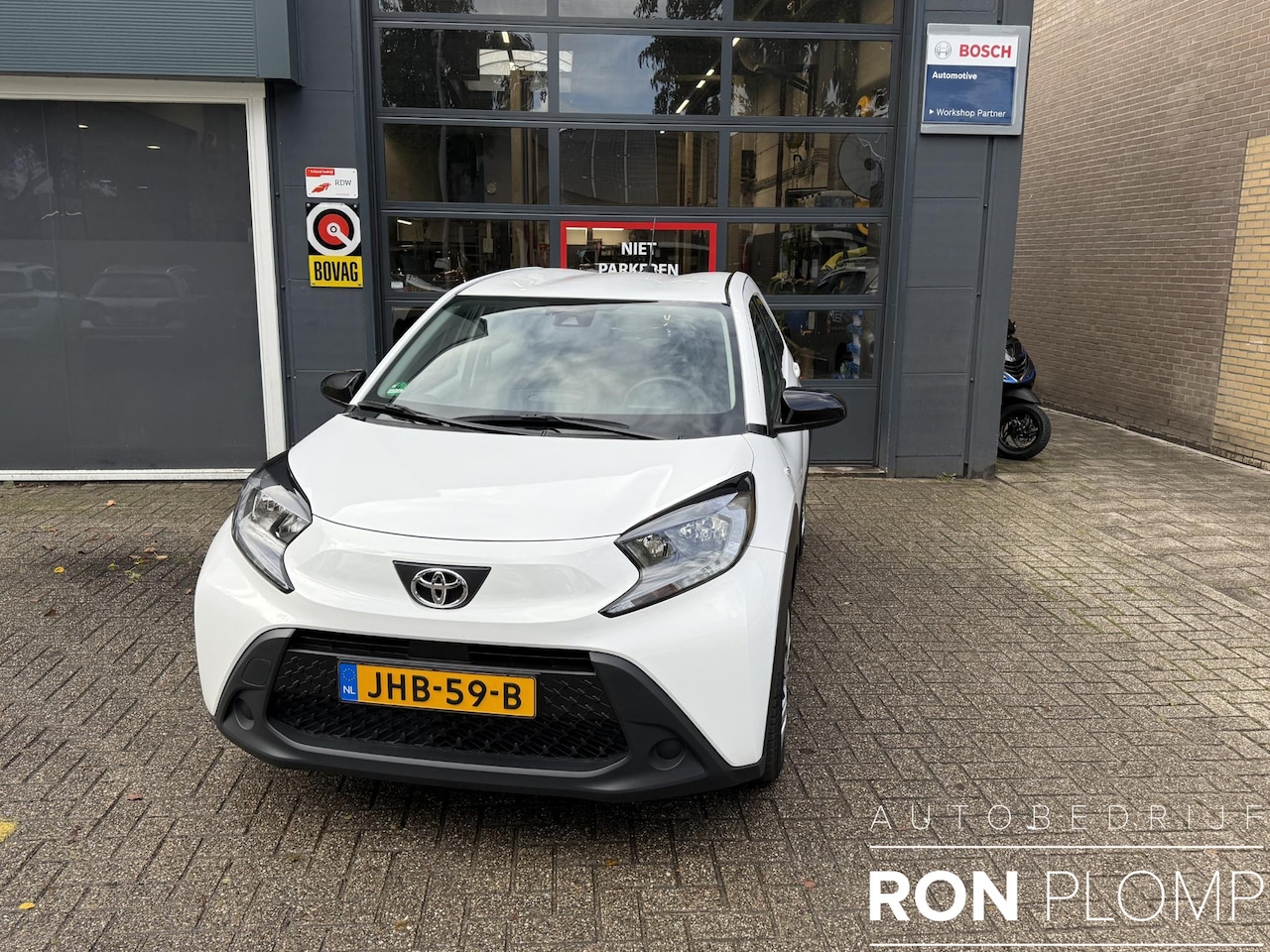 Toyota Aygo X - 1.0 VVT-i MT Play / Airco clima/ Apple carplay/ Cruise/ Camera/ Led/ Stoel verwarming - AutoWereld.nl