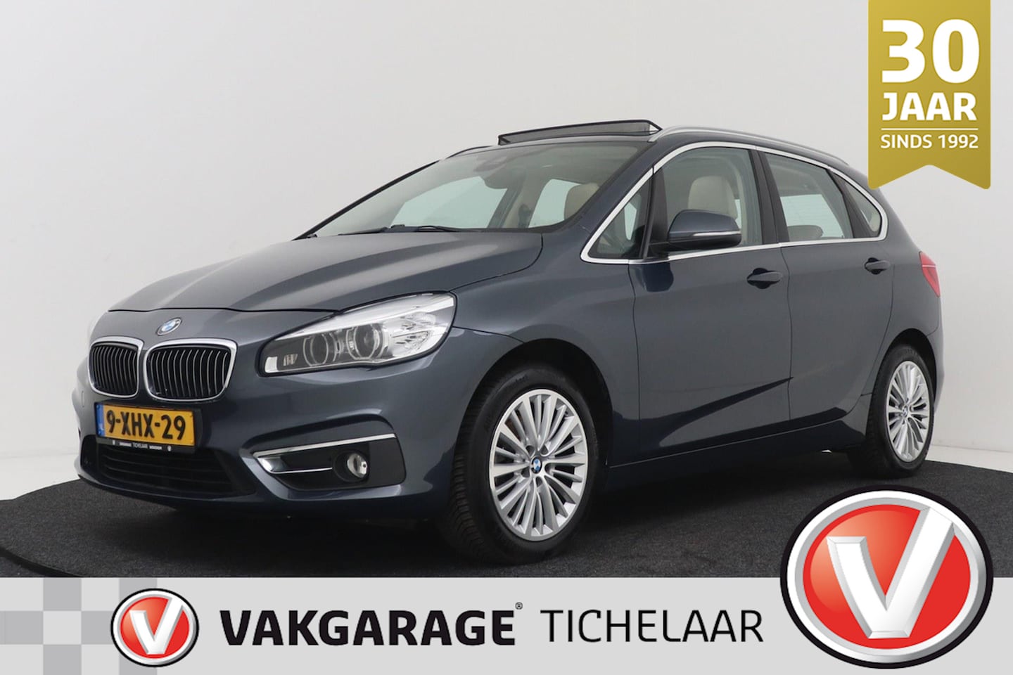 BMW 2-serie Active Tourer - 218i High Executive | Trekhaak | Panoramadak | Org NL | Leer | Cruise Control | Navigatie - AutoWereld.nl
