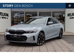 BMW 3-serie - 330e M Sport Automaat / Schuif-kanteldak / Sportstoelen / Achteruitrijcamera / Comfort Acc