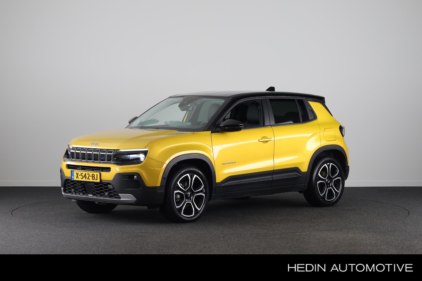 Jeep Avenger - 1st Edition 54 kWh | Carplay | Bliss | Camera | Leer | Stoelverwarming | - AutoWereld.nl