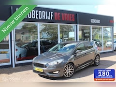 Ford Focus - 1.5 ST-Line 183Pk Xenon/18Inch/Leder/Winterpakket
