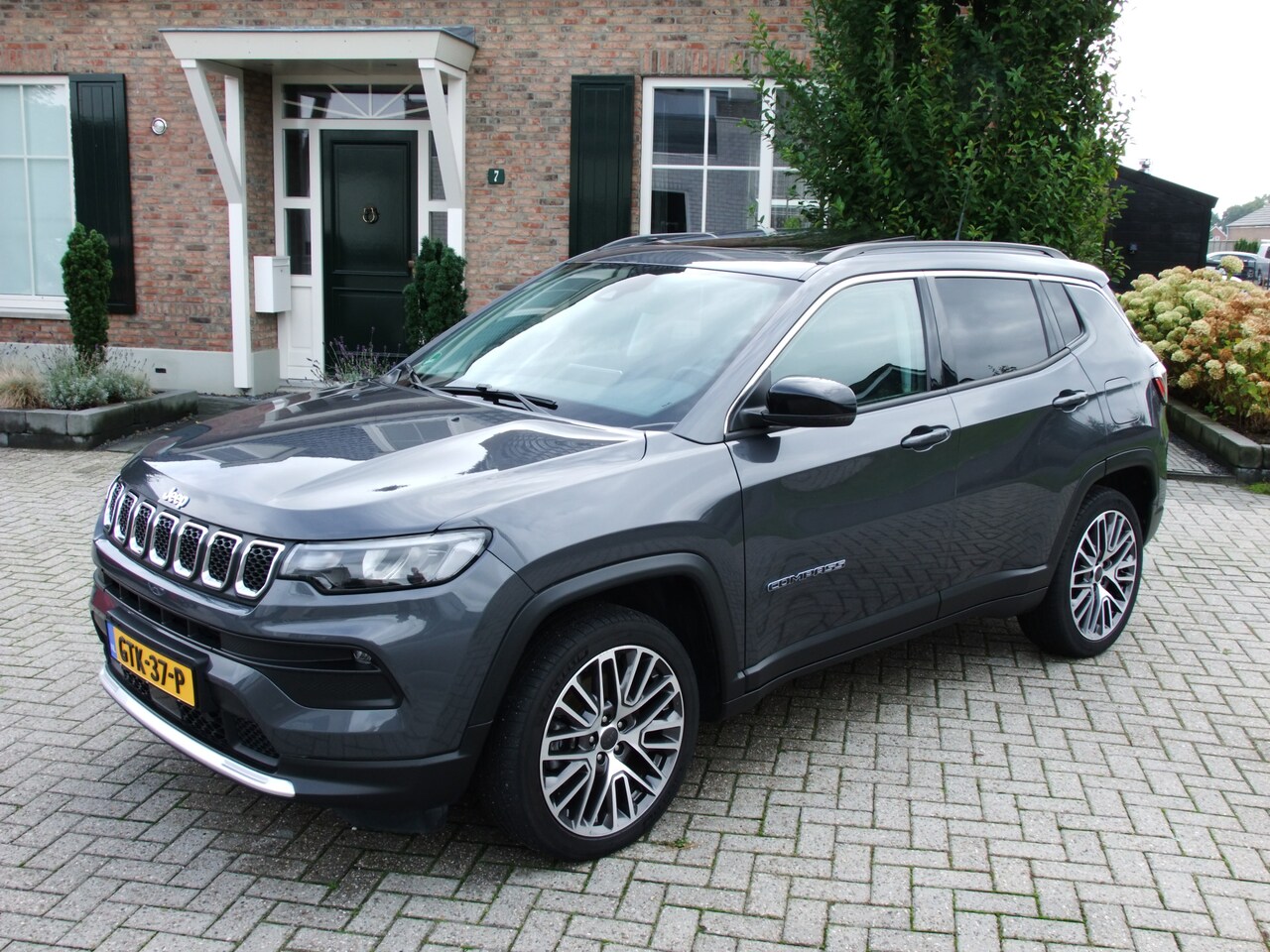 Jeep Compass - 4xe 190 Plug-in Hybrid Electric Night Eagle 4xe 190 Plug-in Hybrid Electric Night Eagle , Camera , Keyless go , Led , Schuifdak enz. - AutoWereld.nl