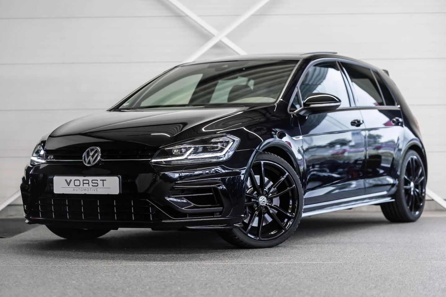 Volkswagen Golf - 2.0 TSI 4Motion R Pano Camera ACC - AutoWereld.nl