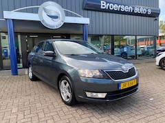 Skoda Rapid - 1.2 TSI 90pk DSG-7 JOY met Trekhaak, Stoelverwarming en P.sensoren V+A