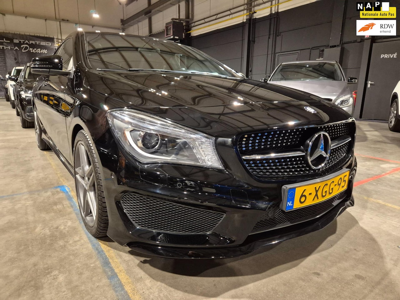 Mercedes-Benz CLA-Klasse - 200 Edition AMG Pakket - Automaat - Panoramadak - Navigatie - Clima - Cruise - AutoWereld.nl