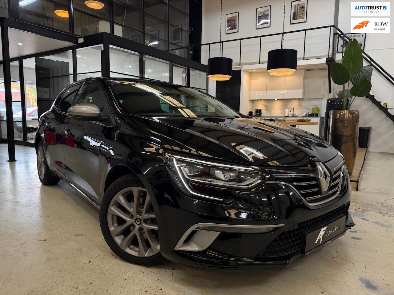 Renault Mégane - 1.3 TCe GT-Line Automaat Nette Auto Lage KM Bluetooth Parkeersensoren Cruise Control - AutoWereld.nl