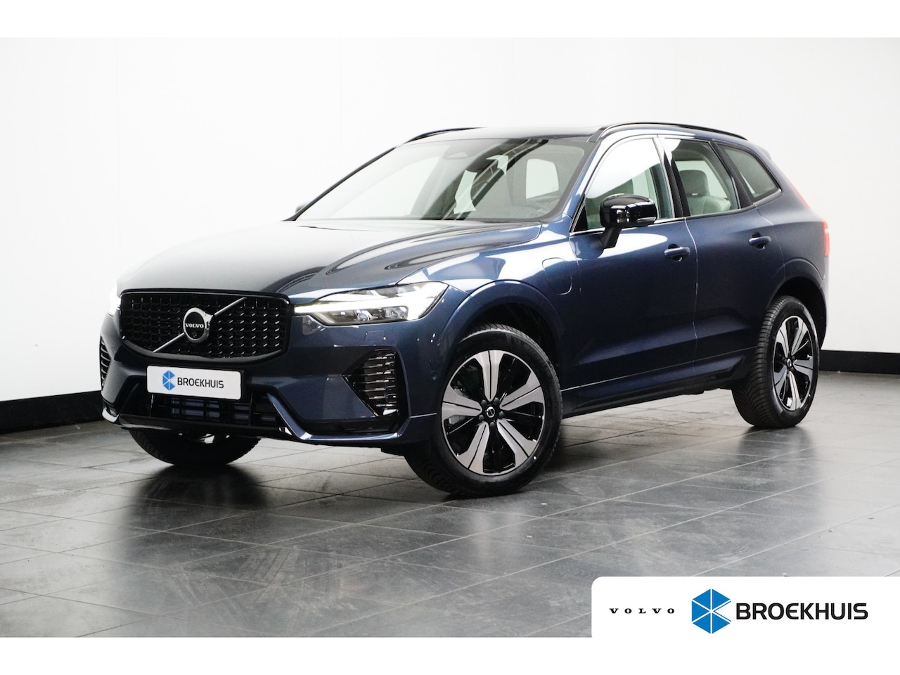 Volvo XC60 - 2.0 T6 Plug-in hybrid AWD Plus Dark | Luchtvering | Stoelventilatie | Trekhaak | 360 Camer - AutoWereld.nl