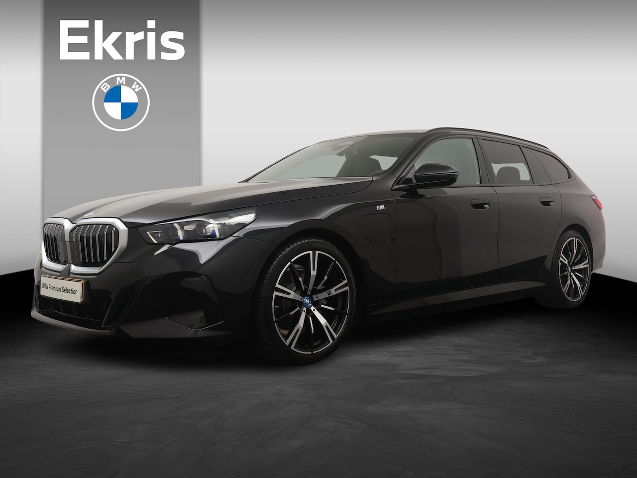 BMW 5-serie Touring - 530e M Sportpakket | Panoramadak | Trekhaak | Driving Assistant Plus | Harman Kardon | - AutoWereld.nl