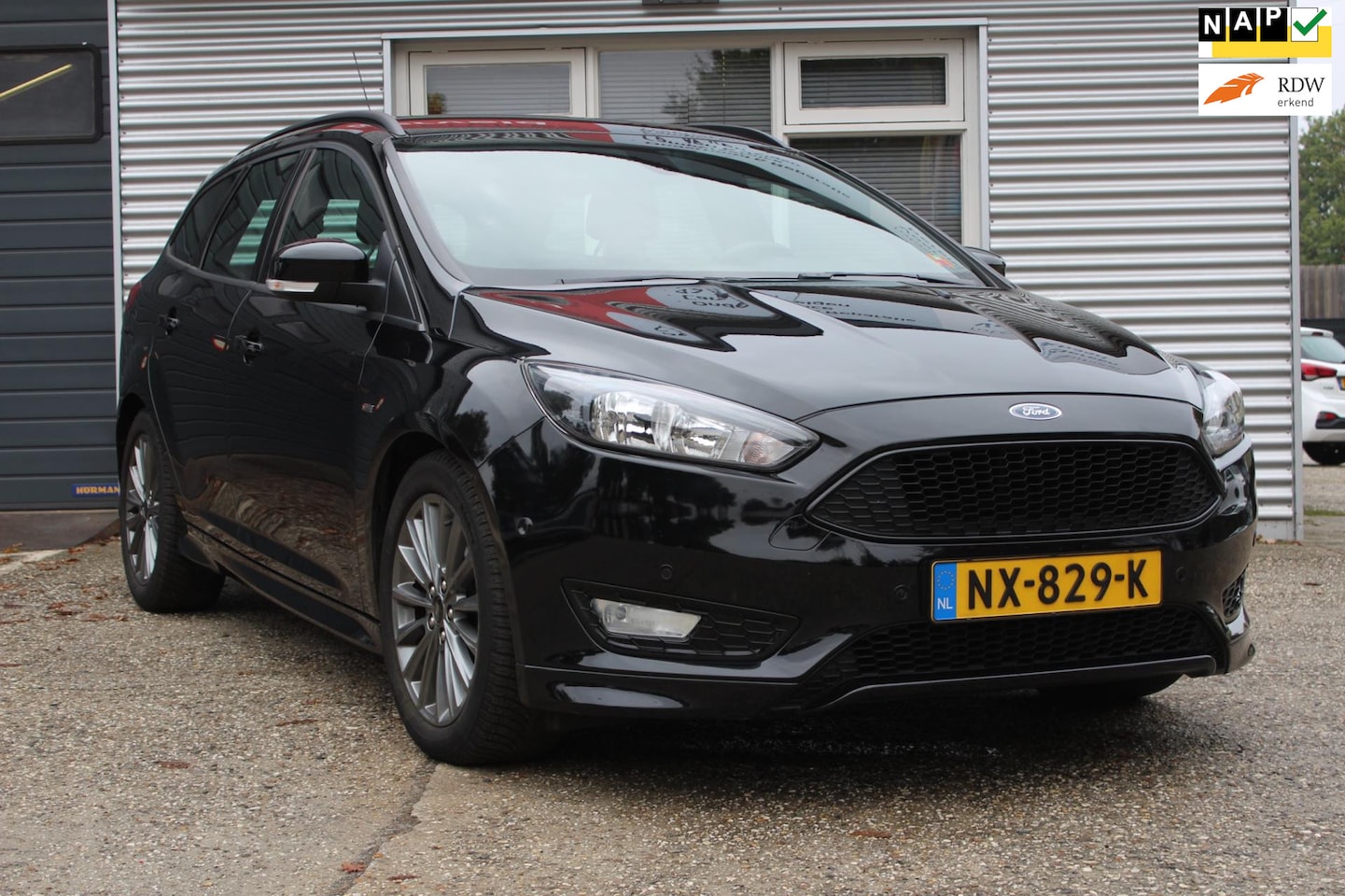 Ford Focus Wagon - 1.0 ST-Line 1.0 ST-Line 5-deurs, navigatie, boekjes, 2x sleutel, parkeerhulp, cruise-control, nieuwe d - AutoWereld.nl