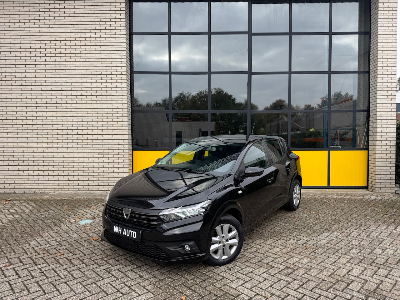 Dacia Sandero - Automaat, 4 seizoenen banden, stoelverwarming & full led koplampen - AutoWereld.nl