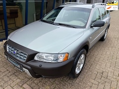 Volvo XC70 - 2.5 T Summum Automaat LEER / PDC / TREKHAAK