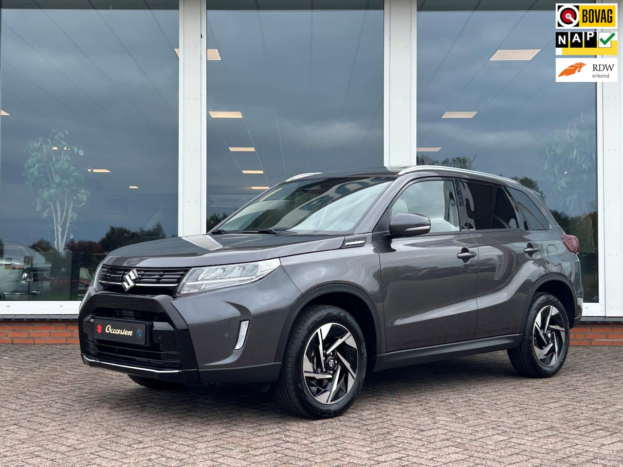 Suzuki Vitara - 1.5 Hybrid Style AUT. - Panoramadak - Leder - Navi - Camera - Cruise - AutoWereld.nl