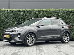 Kia Stonic - 1.4 MPi, NAVI, CRUISE, CAMERA, ECC-AIRCO, LED, PDC, DAKRAILS, HOGE INSTAP, LICHTMETAAL 17"