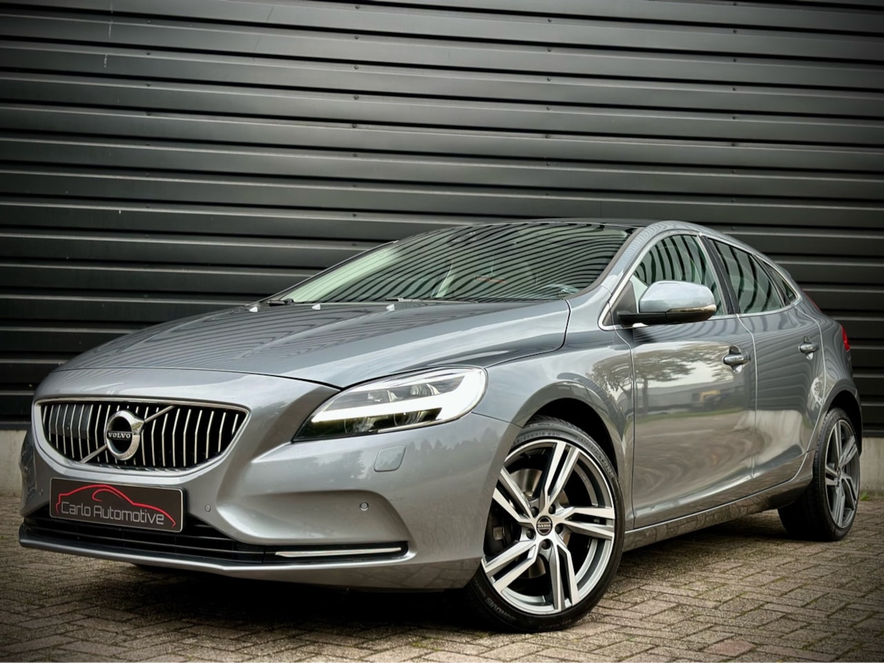 Volvo V40 - 2.0 D3 INSCRIPTION AUT|PANO|ACC|BLINDSPOT|H/K|MEMORY - AutoWereld.nl