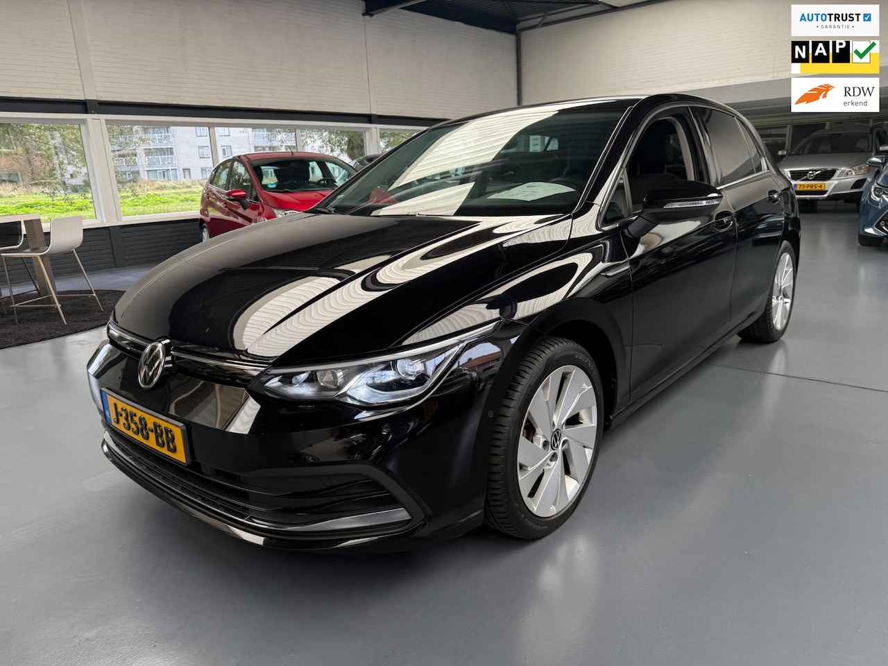 Volkswagen Golf - 1.5 eTSI Style |Massagestoelen|Ambient Light| - AutoWereld.nl
