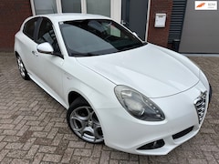 Alfa Romeo Giulietta - 1.4 T Distinctive / Leder / PDC / 18inch / Clima