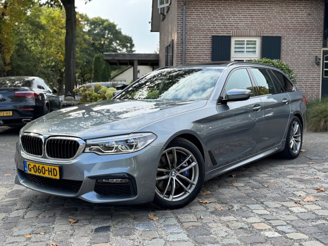 BMW 5-serie Touring - 530 i autom High Exe Ed M-pakket digidash,panodak,zwartleer,navi,led - AutoWereld.nl