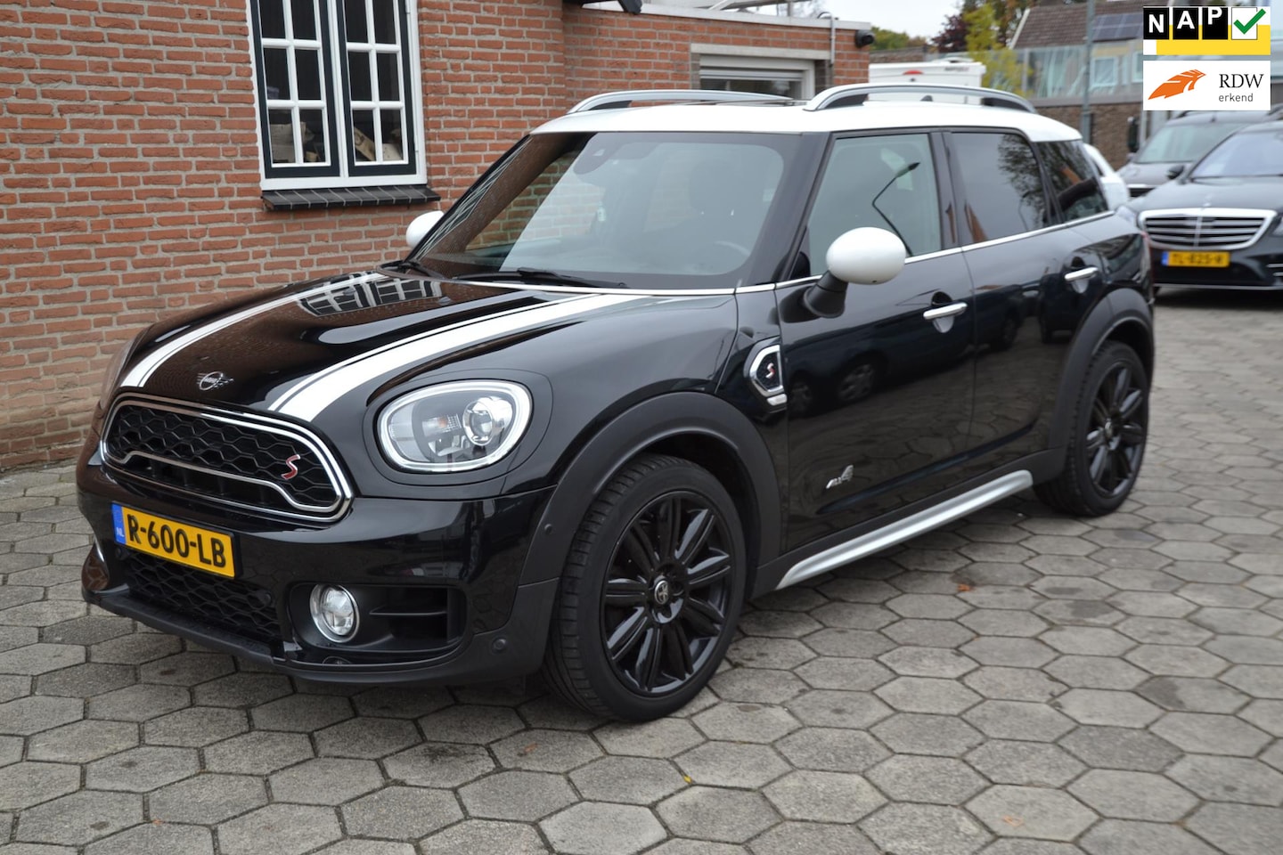MINI Countryman - Mini 2.0 Cooper S ALL4 Chili JCW.- Airco - luxe leer - Navi+Camara - Panoramadak - Velgen - AutoWereld.nl