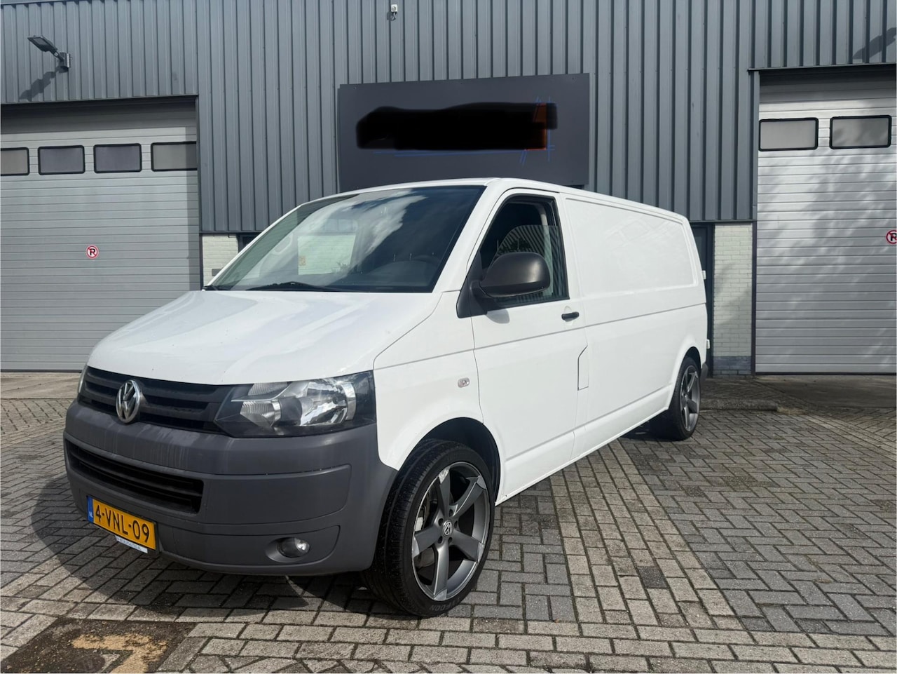 Volkswagen Transporter - 2.0 TDI L2H1 DC Trendline 2011 - AutoWereld.nl