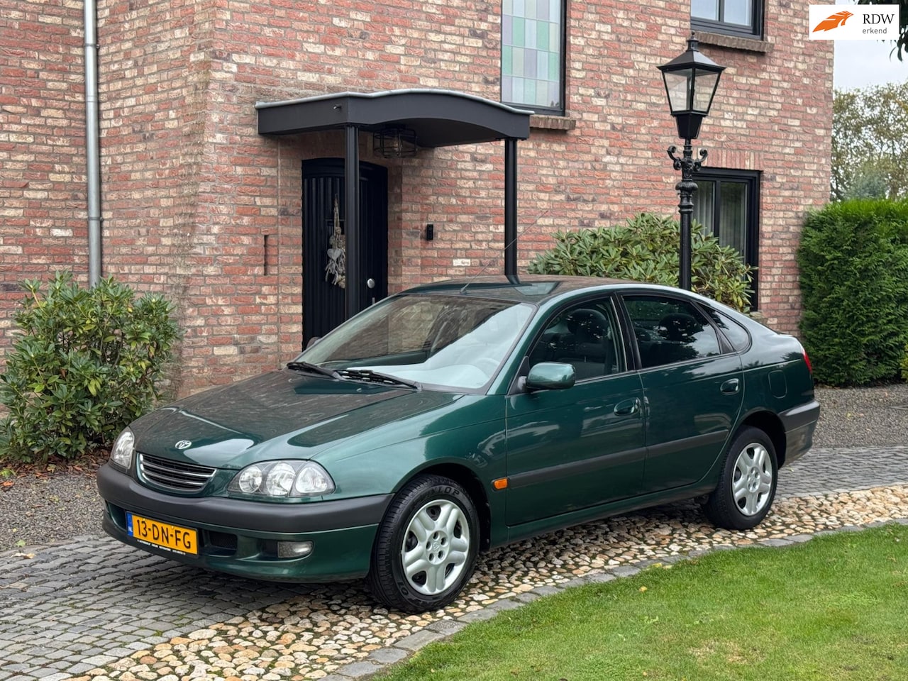 Toyota Avensis - 1.6 Sol Airco 76000km 1e eig! - AutoWereld.nl