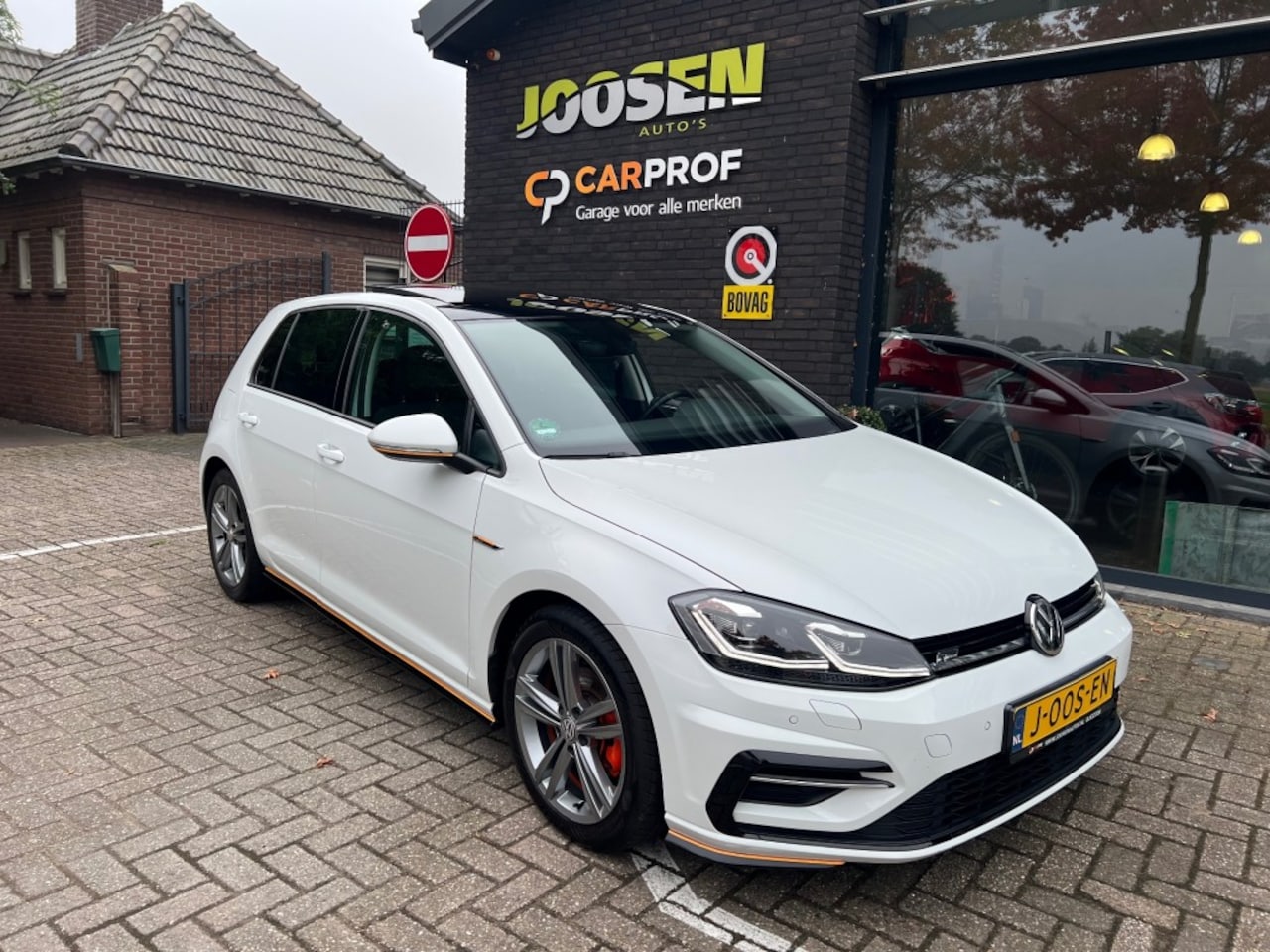 Volkswagen Golf - 1.5 TSI HL BNS R LINE - AutoWereld.nl
