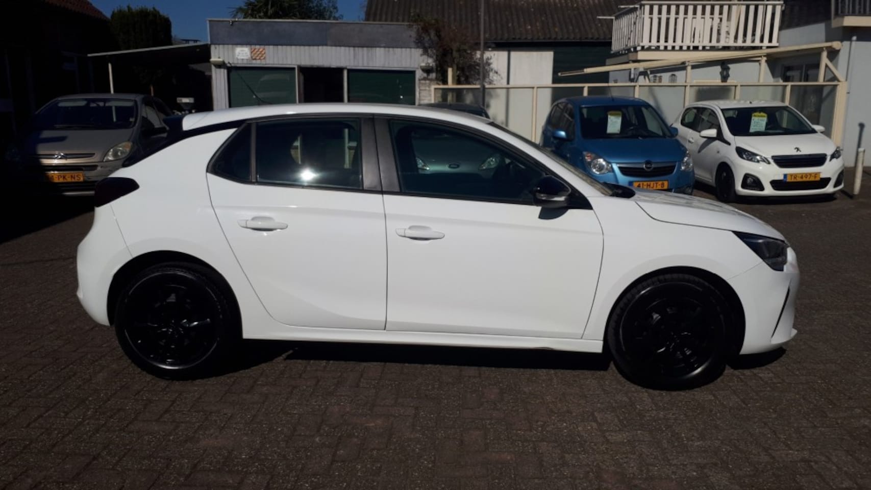 Opel Corsa - 1.2 Edition RADIO/AIRCO/NAVI/CRUISE/ELEC.SPIEGELS+RAMEN VOOR