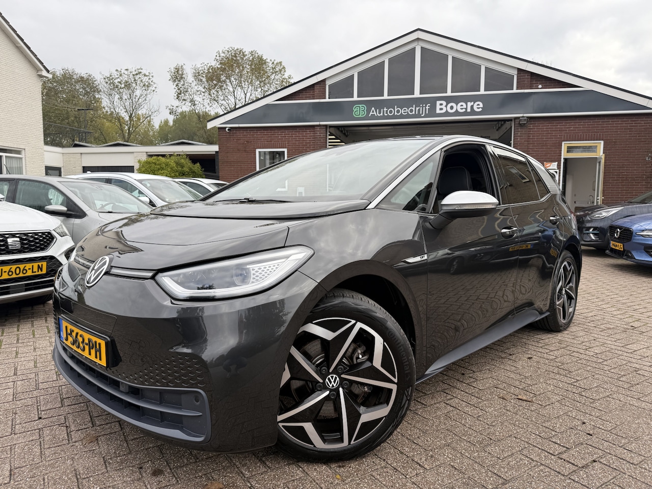 Volkswagen ID.3 - First Plus 58 kWh 19''Lmv, Trekhaak, Camera - AutoWereld.nl